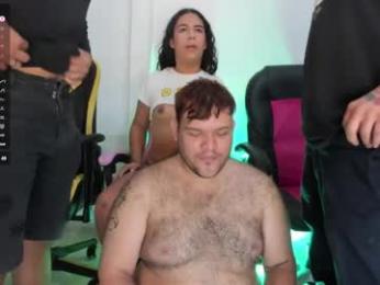 bear_big_ webcam model stream image