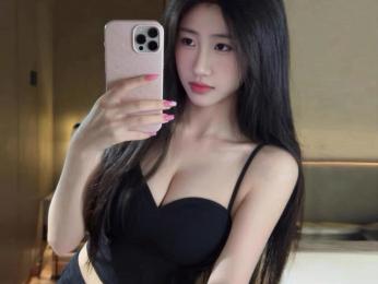LouiseEve webcam model stream image