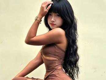 LouiseEve webcam model stream image