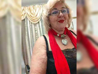 KarinkaSweet webcam model stream image