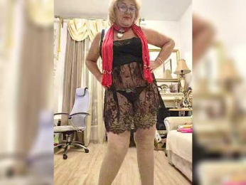 KarinkaSweet webcam model stream image