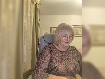 KarinkaSweet webcam model stream image