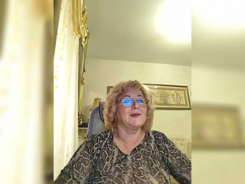 KarinkaSweet webcam model stream image