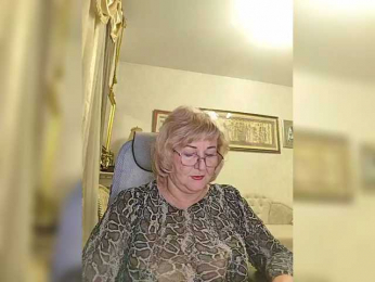 KarinkaSweet webcam model stream image