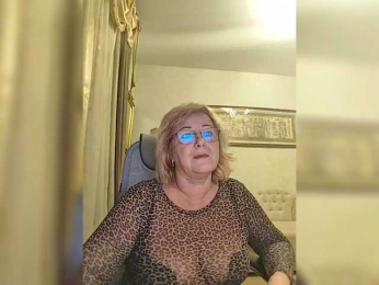 KarinkaSweet webcam model stream image