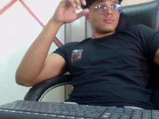 joemooree webcam model stream image