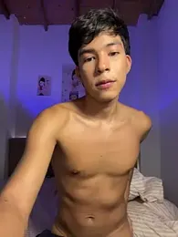 GoldenBenn webcam stripchat model stream image