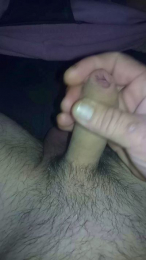 Aple82 webcam model stream image