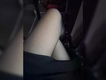 DIVORA webcam model stream image