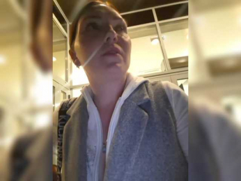 DIVORA webcam model stream image