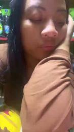 Elinah webcam model stream image