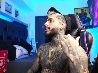 Logan Hugh webcam model stream image