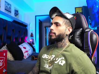 Logan Hugh webcam model stream image