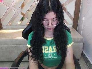 victoria-castillo-b webcam model stream image