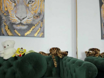 AnnaKarin webcam model stream image