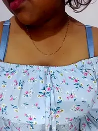 Attractive-_Girl webcam model stream image