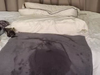 lucynuty webcam model stream image