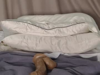 lucynuty webcam model stream image