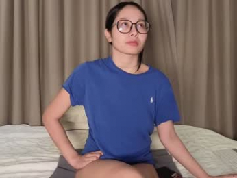 lucynuty webcam model stream image