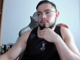 Luigi White webcam model stream image