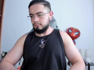 Luigi White webcam model stream image