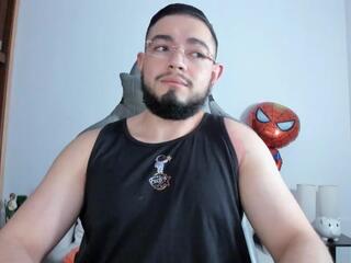 Luigi White webcam model stream image