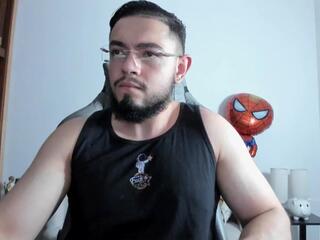 Luigi White webcam model stream image