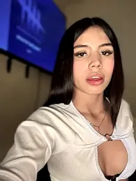 Laura-Khalifa webcam model stream image