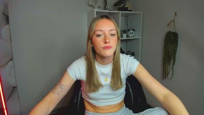 EvelynBlond webcam model stream image