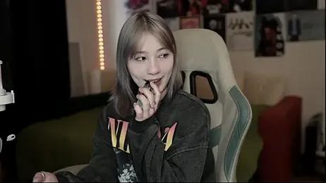 Traharaa webcam stripchat model stream image