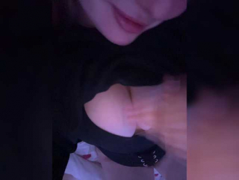 Molly-and-Ewa webcam model stream image