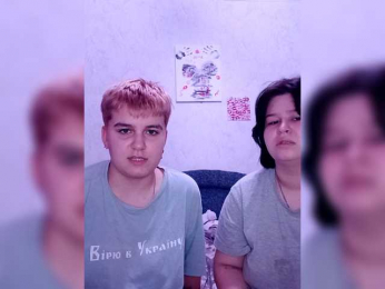 2Lesbians webcam model stream image