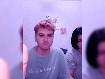 2Lesbians webcam bongacams model stream image