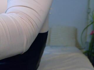 Zoya Raven webcam model stream image