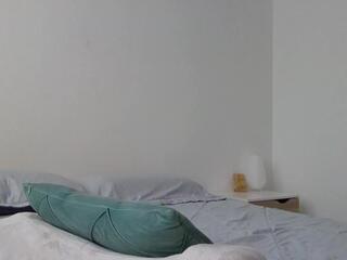 Alma Queen webcam model stream image
