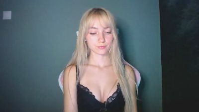 LuciaAdorable webcam cam4 model stream image