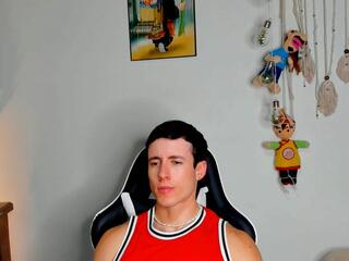 Aaron Bain webcam model stream image