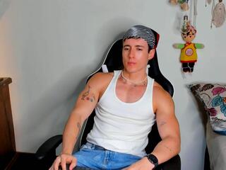 Aaron Bain 预览图