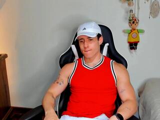 Aaron Bain webcam model stream image