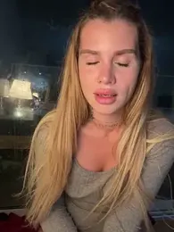 EmiliaCatalina webcam model stream image