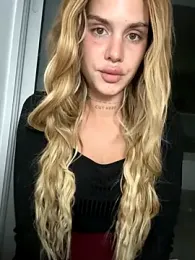 EmiliaCatalina webcam model stream image