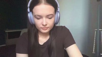 AlineDubis webcam model stream image