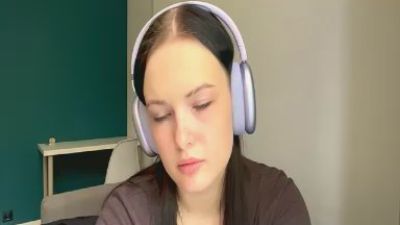 AlineDubis webcam model stream image