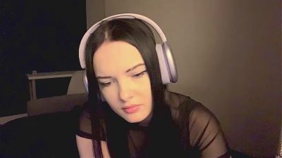 AlineDubis webcam model stream image