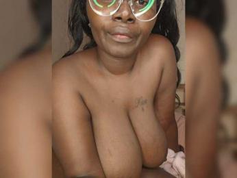 Irresistiblepookie webcam bongacams model stream image