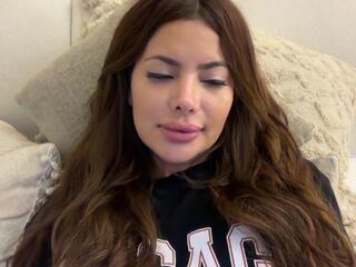 Kitty Lowell webcam model stream image