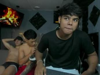 mr_mois webcam model stream image