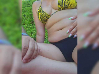 YoungHotMom webcam model stream image