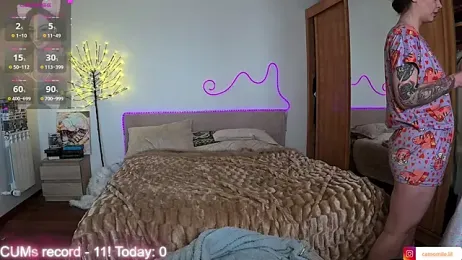 CamomileLil webcam model stream image