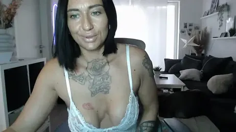 IntiMia webcam model stream image